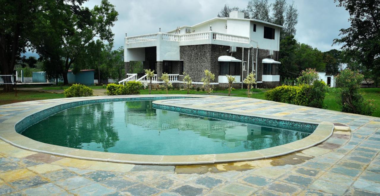 Whispering Woods Villa And Eco Farms Lonavala Exteriör bild